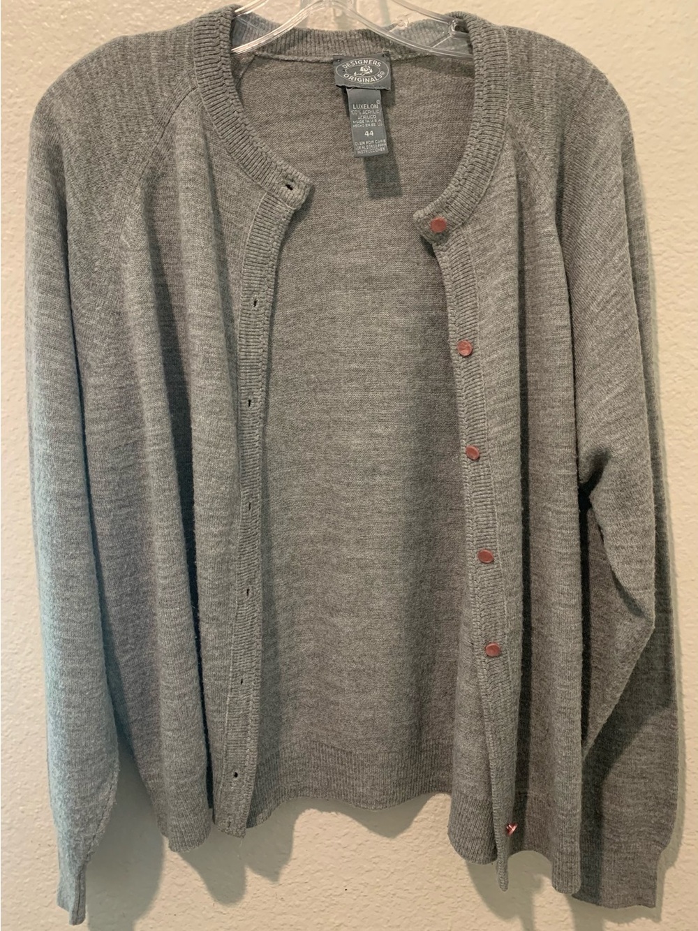Designers Originals Gray Women’s Sweater Pink Buttons READ DESCRIPTION